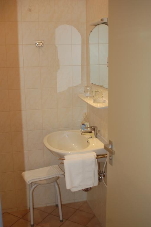 Brucker Gastehaus Hotel Fuerstenfeldbruck Bilik gambar