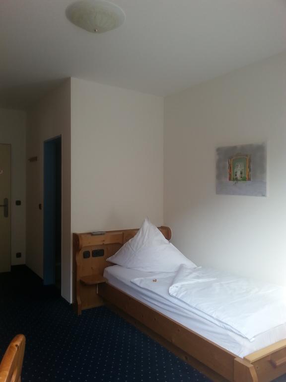 Brucker Gastehaus Hotel Fuerstenfeldbruck Bilik gambar