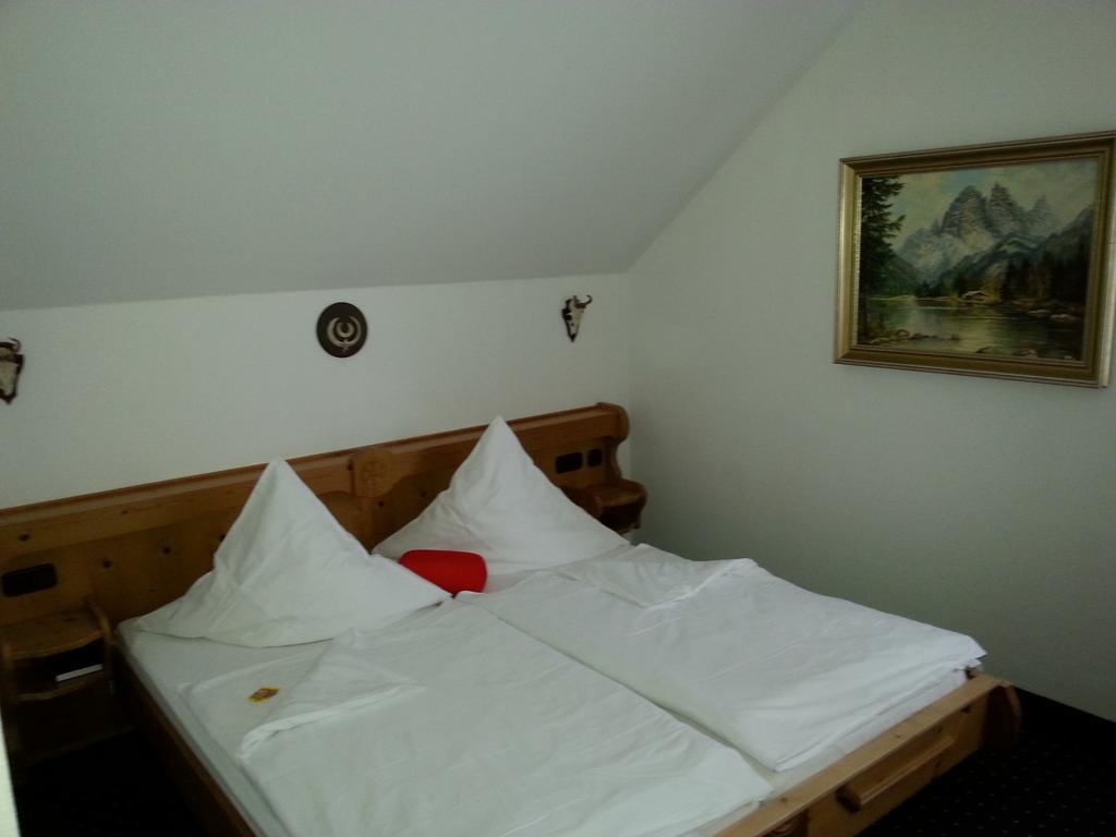 Brucker Gastehaus Hotel Fuerstenfeldbruck Bilik gambar