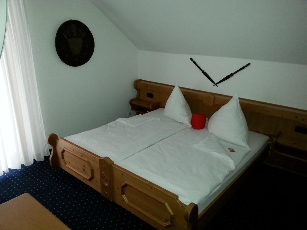 Brucker Gastehaus Hotel Fuerstenfeldbruck Bilik gambar