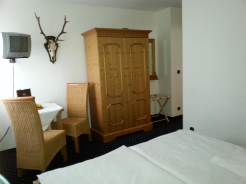 Brucker Gastehaus Hotel Fuerstenfeldbruck Bilik gambar